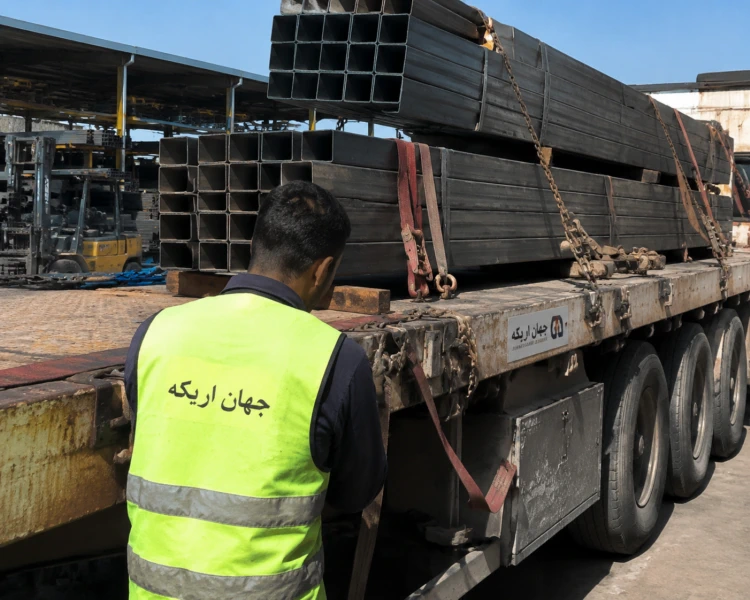 خدمات حمل و لجستیک آهن‌آلات جهان اریکه با تریلی و جرثقیل